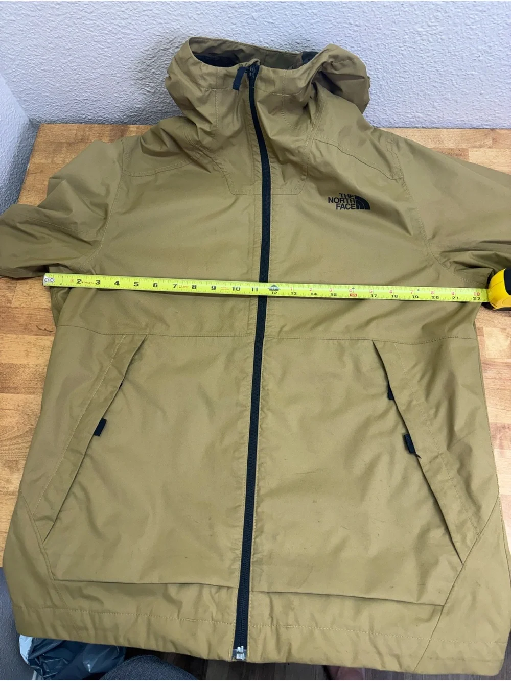 The North Face DryVent Hooded Rain Jacket Mens M Khaki Waterproof Camo Lined